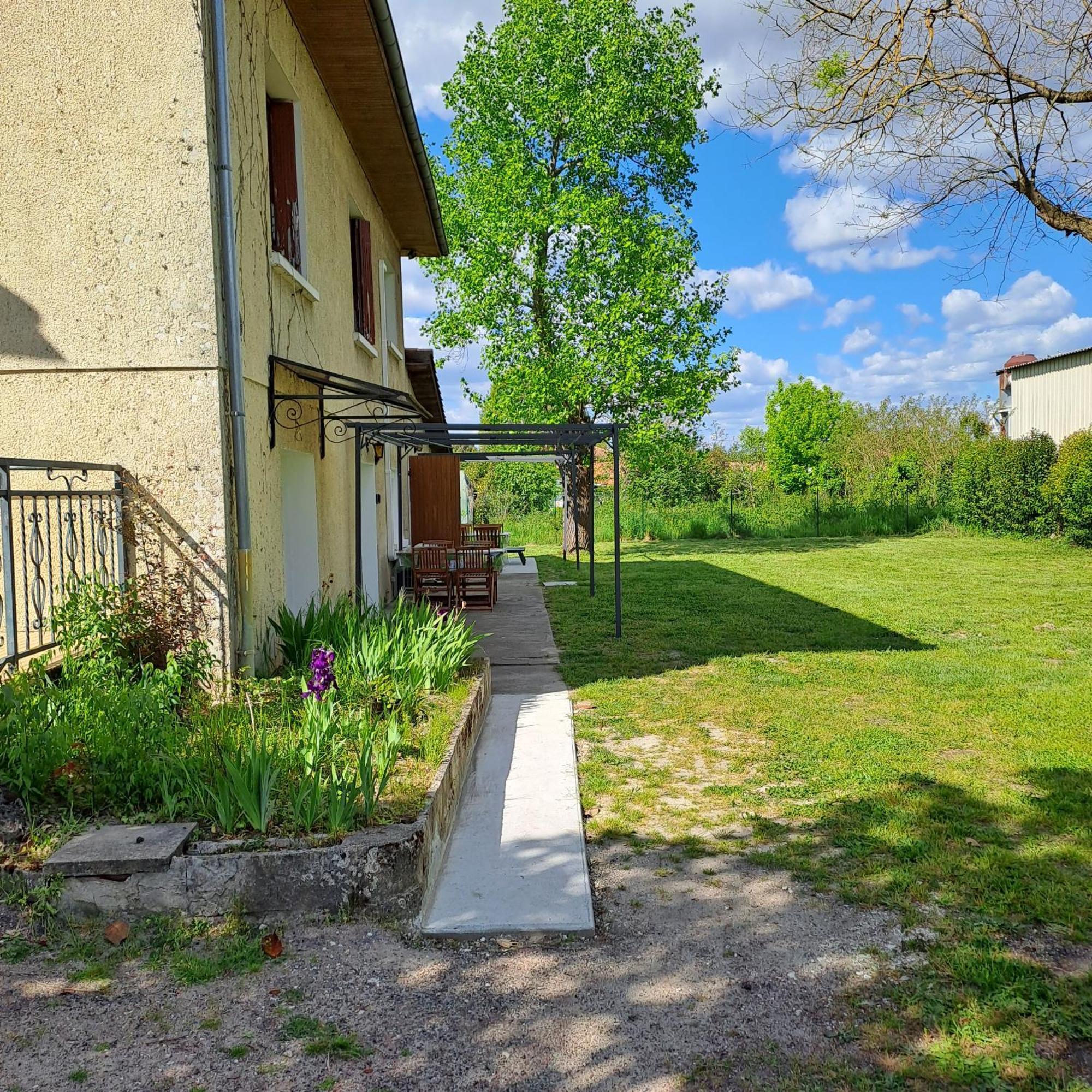 Gites De L'Akwaba Buzet-sur-Baise Exterior foto